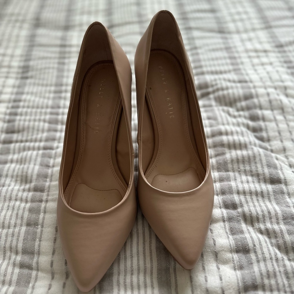 Kelly & Katie Nude Heels. Size 9.